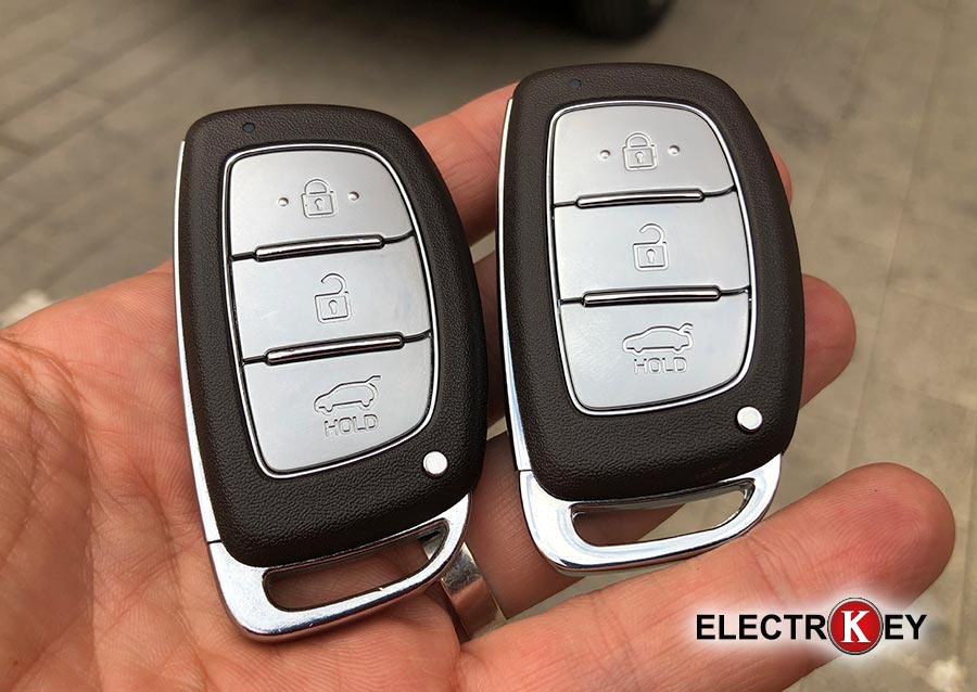 Llave original del Hyundai Tucson 2016 a la izquierda y copia realizada en Electrokey a la derecha